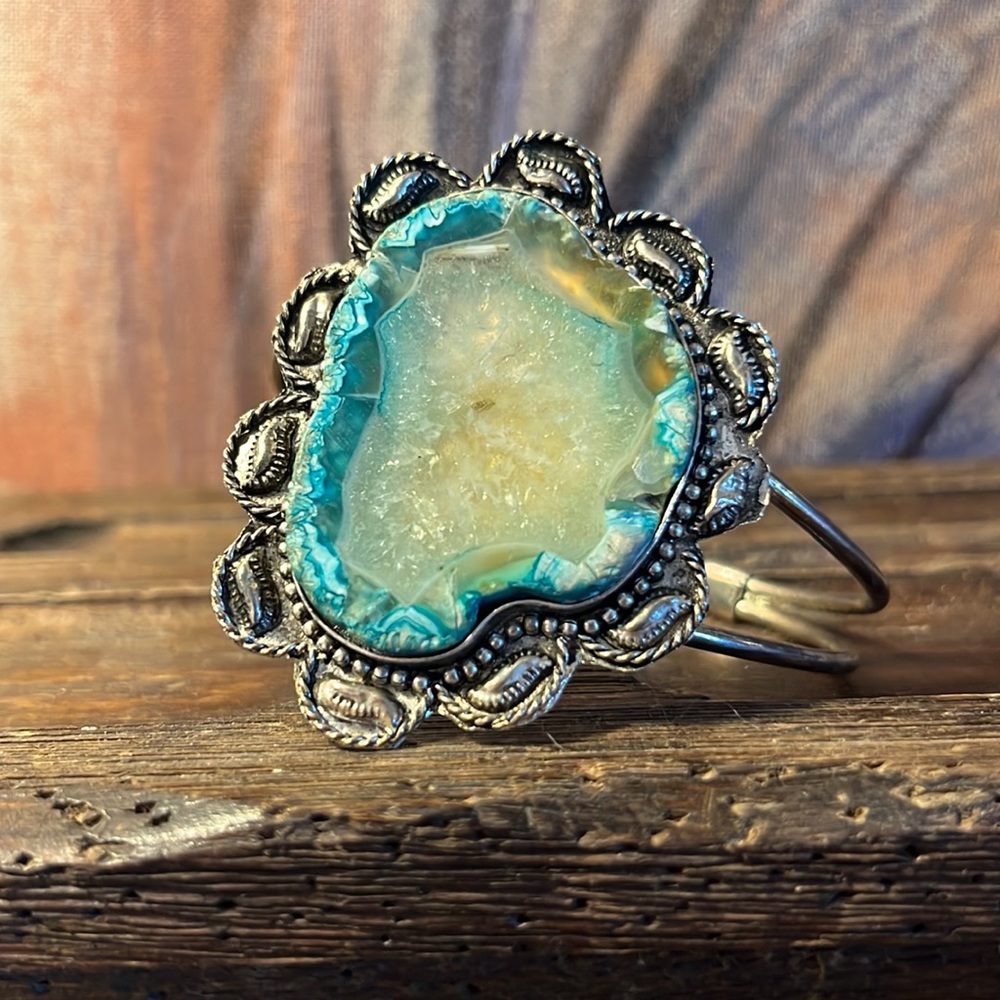 3 for $25 ❤️Large agate slice silver bracelet